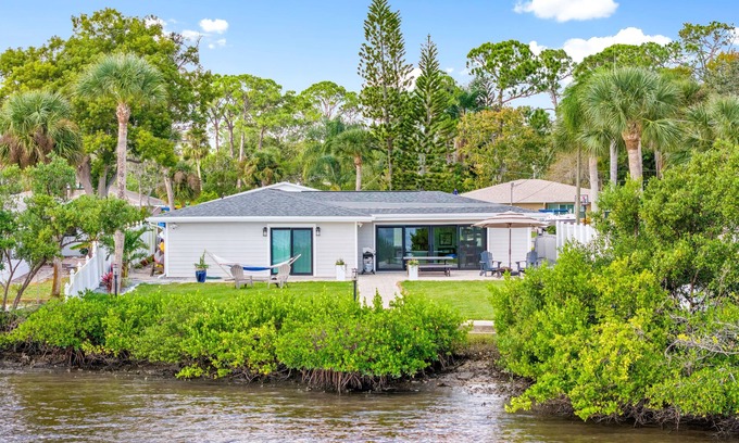 Port Orange Casa | Waterfront / Dolphins / Luxury Design / HOT TUB