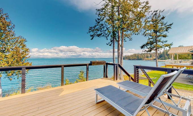 Port Ludlow Casa | Waterfront dream home with unparalleled views, gas fireplace, & washer/dryer