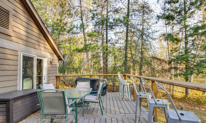 Duluth Cabaña | Waterfront Duluth Cabin w/ Deck & River View!