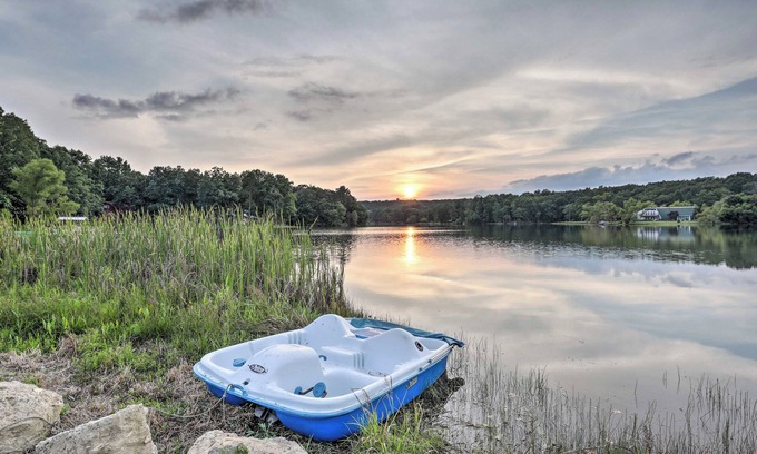 Dunlap Cabaña | Waterfront Dunlap Cottage: Large Yard + Views