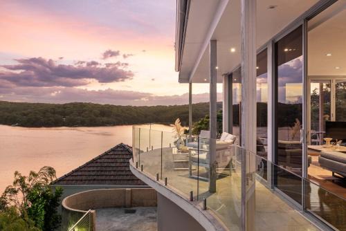 Caringbah South Casa | Waterfront Ensuite Queen Room - Luxury & Comfort Place in Caringbah South