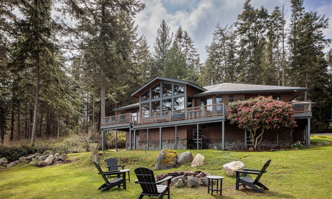 Friday Harbor Casa | San Juan Island, Limestone Lodge #110