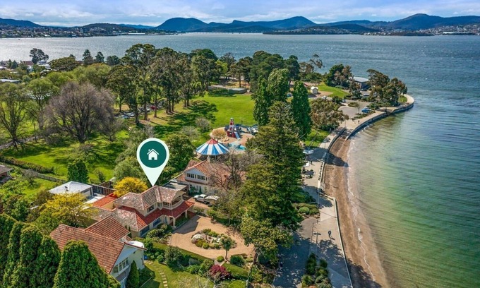 Sandy Bay Casa | Waterfront Escape A Family Oasis on Long Beach
