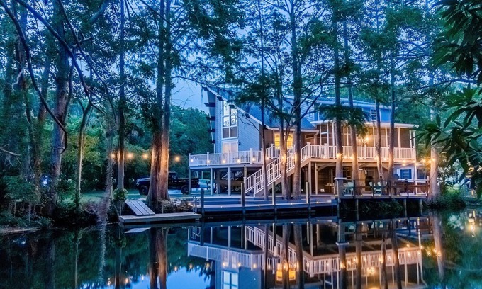 Weeki Wachee Gardens Casa | Weeki Vibes: close to Activities-Kayaks included!