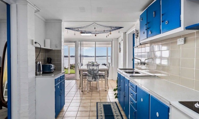 Gorokan Casa | Waterfront Escape,Kayaks,Home Theatre