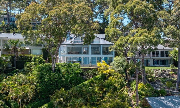 Newport Casa | Waterfront Escape, Newport IH Luxe