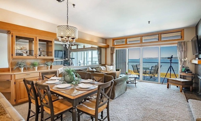 Blaine Condominio | Waterfront Escape on Semiahmoo Spit – 3BR/2.5BA Condo with Panoramic Views