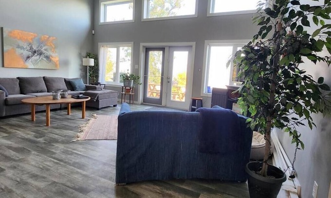 Manitoba Cabina | Waterfront Family Oasis – Comfort & Charm