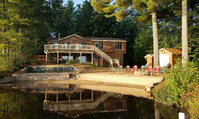 East Wakefield Casa | LAKEFRONT, mesa de billar, pesca, natación ... Excelente ubicación familiar