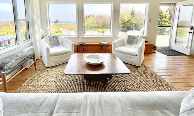 Darnley Casa | Waterfront Farmhouse - Renovated June 30 2022