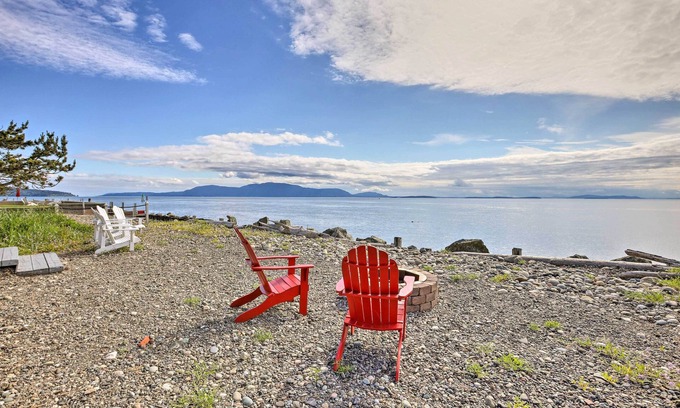 Ferndale Casa | Waterfront Ferndale Home: Deck + Beach Access
