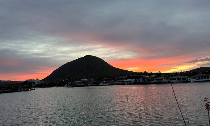 Portlock Casa | WATERFRONT! FISH FROM DOCK OR KAYAK TO THE OCEAN. MINUTES TO BEACH! LUXURY HOME