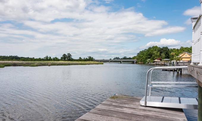 Goose Creek Casa | Waterfront Fishing Dock FirePit HotTub Deck Grill B