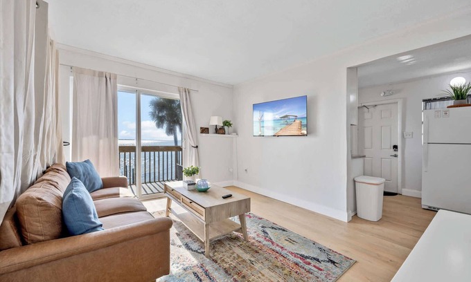 Orlando Beach Apartamento | Waterfront Oasis - Private Pier, Walk to Beach!