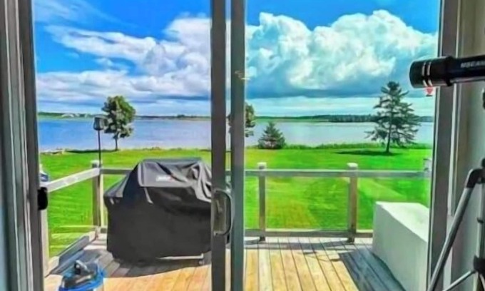 Prince County Cabaña | Waterfront Foxleyriver Cottage/ Oysters/ Kayaking/ Pool/Prince Edward Island Ca