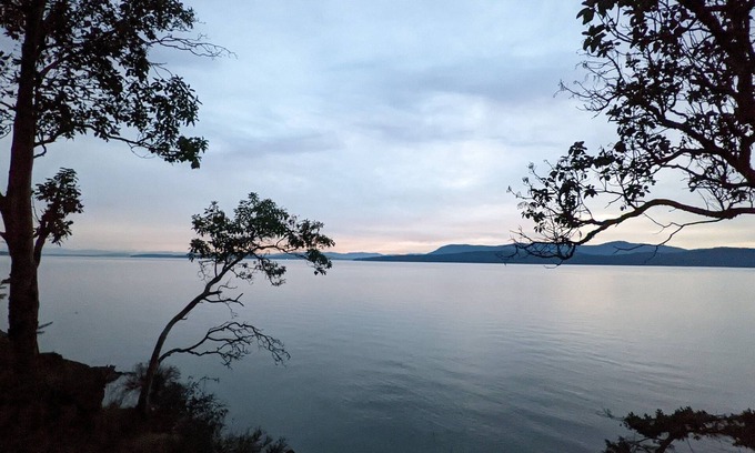 Pender Island Complejo | Waterfront Furnished Bell Tent on Pender Island - Rustic Charm & Serene Views