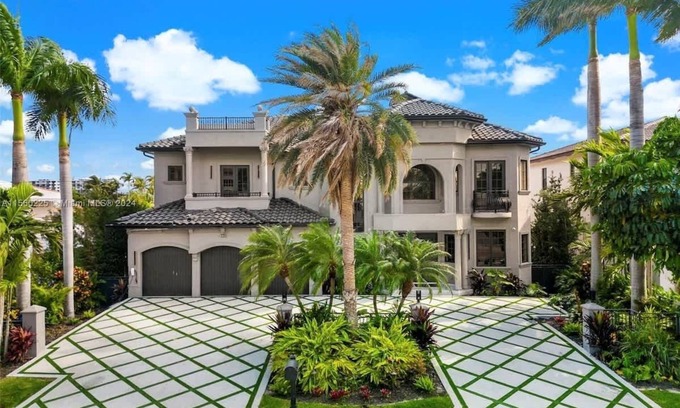 Eastern Shores Casa | Waterfront gated pool mansion.
