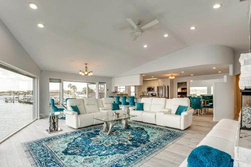 Crystal Shores Casa | Waterfront Gem Crystal River Family Home