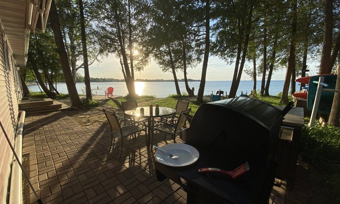 Sturgeon Bay Casa | Waterfront gem, sandy beach, modern kitchen, large great room, free firewood