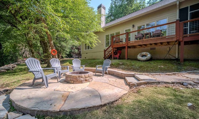 East Ellijay Casa | Waterfront Getaway:Hot Tub, Fire Pit, Near Ellijay