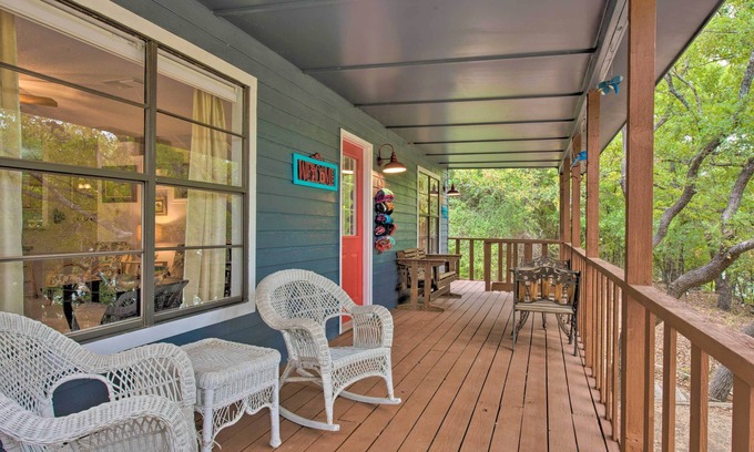 Gordon Casa | Waterfront Getaway w/ Deck: Pet & Family Friendly!