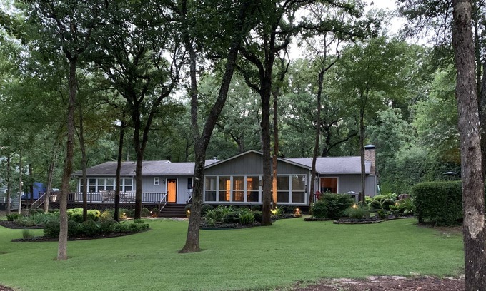 Holly Lake Ranch Casa | Waterfront, golf course home with resort amenities, 3 bedroom, 3 bath, sleeps 8.