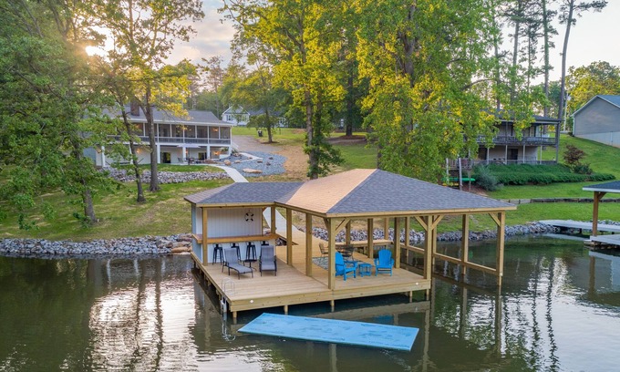Littleton Casa | Waterfront-Gorgeous Views-New Boat House-Fire Pit-Much More!!
