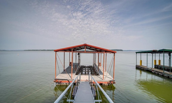 Grove Casa | Waterfront Grove Retreat with Dock Cedar Ridge