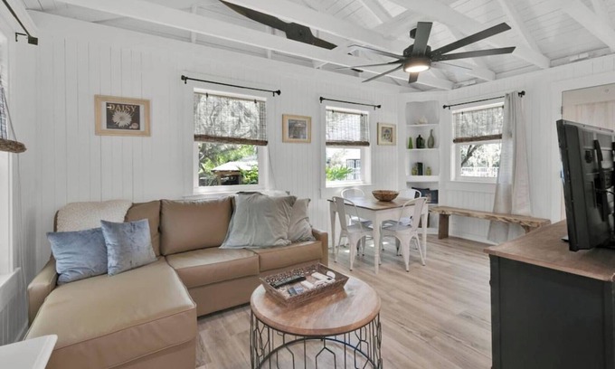 Shalimar Casa | Waterfront Guest Studio Bungalow Cottage Retreat