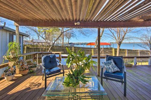 Carolyn Estates Casa | Waterfront Gun Barrel City Cottage with Views!
