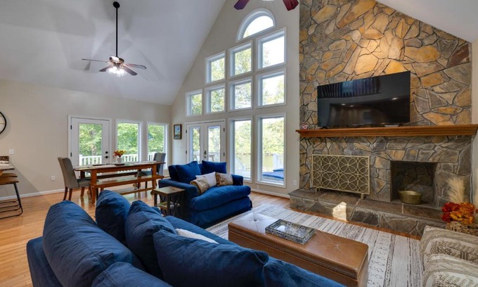 Pine Top Casa | Waterfront Hartfield Vacation Rental with Dock!