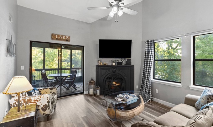 Table Rock Condominio | Waterfront Hideaway~Luxury Corner Lakeview~Pools