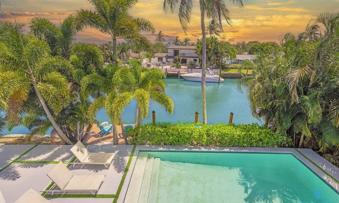 Lighthouse Point Casa | Waterfront Home with 5BR-4BTH & Pool