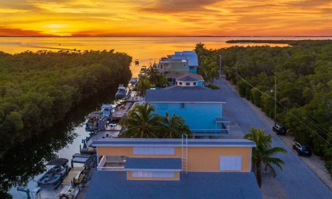 Key Largo Casa | Casa frente al mar, muelle, vista del atardecer, kayaks, fogata, 3 dormitorios