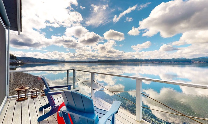 Union Casa | Waterfront home & cabin with private hot tub, AC, firepit & patio