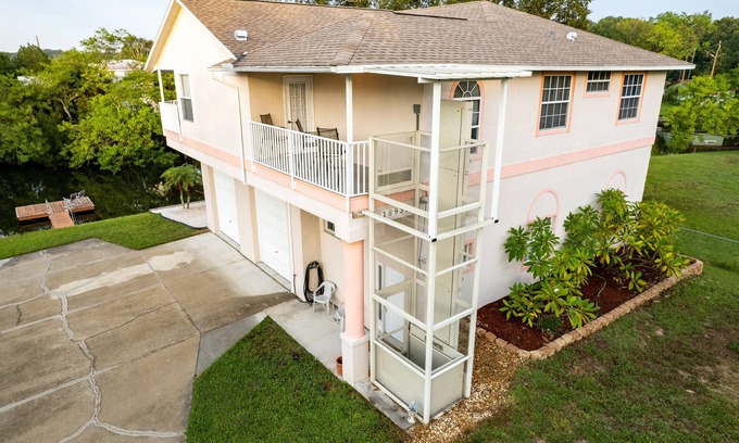 Highlands Casa | Waterfront home great for family gatherings or weekend getaways! Pet-friendly