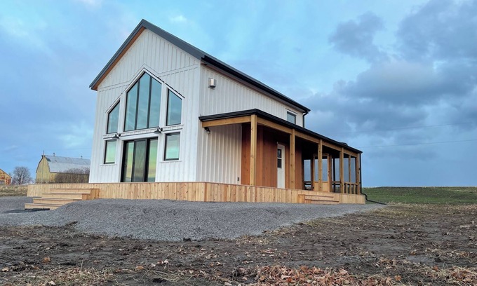 Cressy Casa | Waterfront Home in Prince Edward County