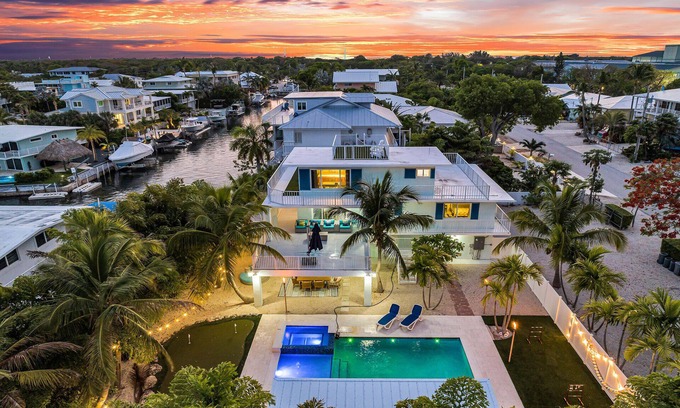 Plantation Key Casa | Waterfront Home in Islamorada with outdoor kitchen, pool, spa, boat dockage