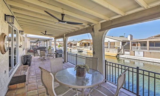 Parker Strip Casa | ¡NUEVO! Waterfront Home en Parker w / Mtn Views & Dock!
