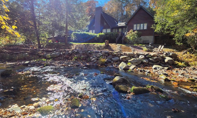 Cresco Casa | Waterfront Home in the Poconos, Dog friendly