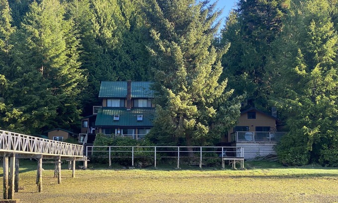 Bamfield Casa | Waterfront home located in peaceful Bamfield Inlet with private dock.