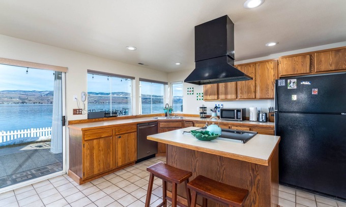 Chelan Casa | Waterfront Home on Lake Chelan, Pet Friendly!