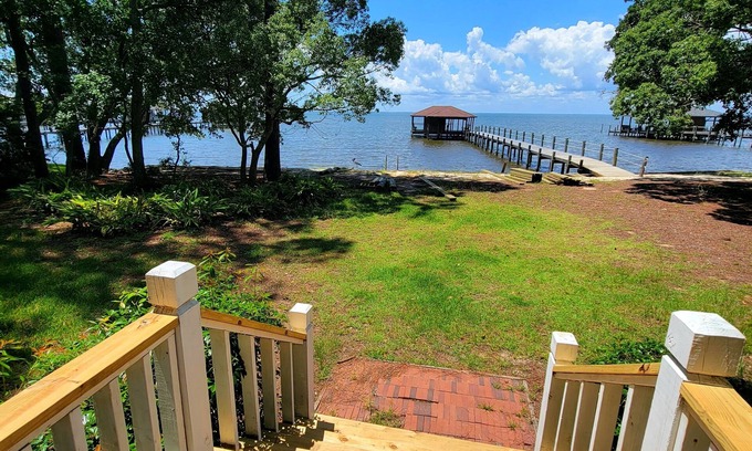 Fairhope Casa | Waterfront home on Mobile Bay w/ pier for watching sunsets, swimming/fishing.