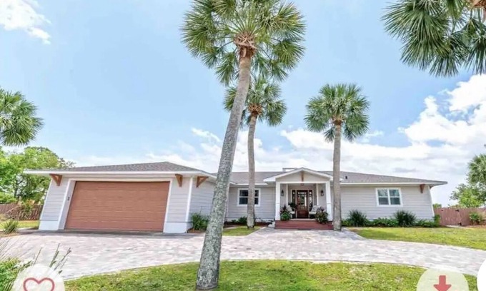Gwaltney Estate Casa | Waterfront home on St. Andrews Bay