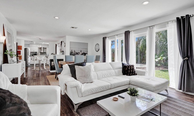 Coral Ridge Isles Casa | Waterfront Home Heated Pool BBQ Parking!