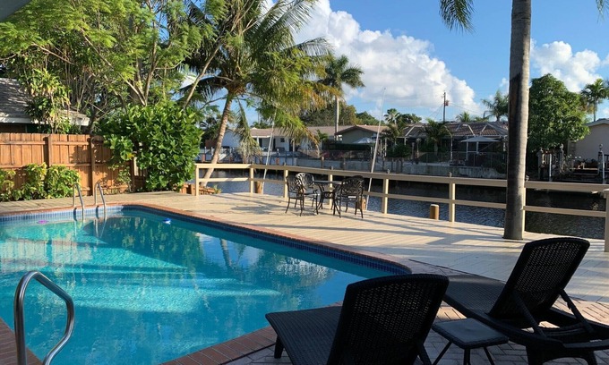 Coral Ridge Isles Casa | Waterfront Home with a Heated Pool 10 min to the Beach