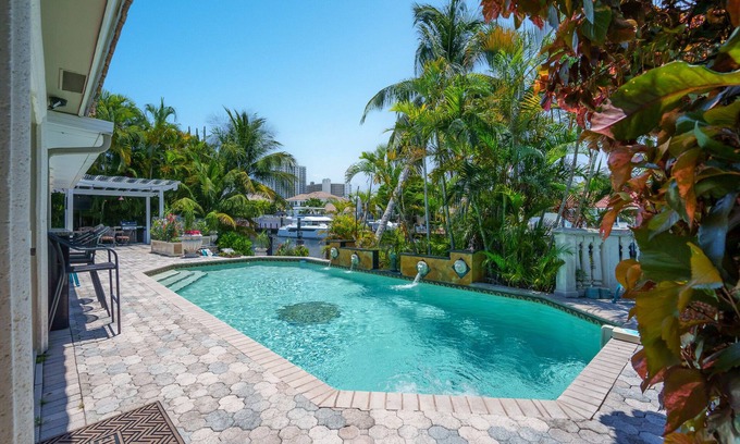 Bermuda Riviera Casa | Waterfront Home Steps to Beach