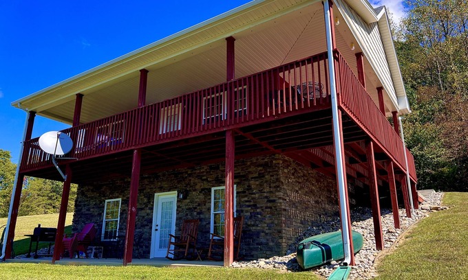 Clarkson Casa | Waterfront Home on Nolin Lake Near Mammoth Cave - Dogs OK!