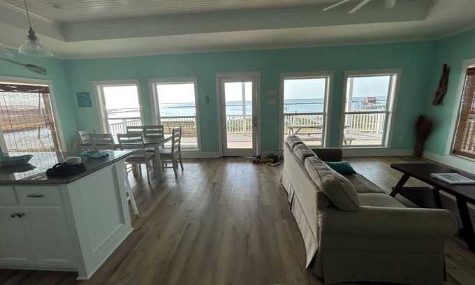 Grand Isle Casa | Waterfront Home w / 400 'Muelle de pesca. Cangrejo y pescado en el muelle con acceso en barco.
