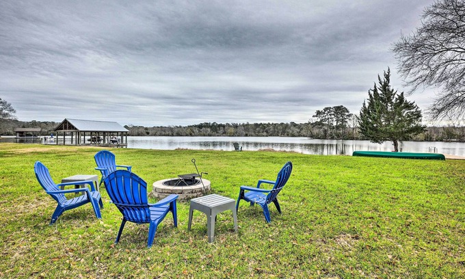 Willis Casa | Waterfront Home w/ Boat Dock on Lake Conroe!